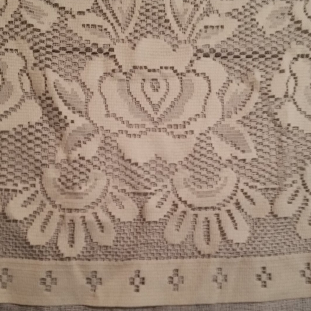 Lace linen for small table